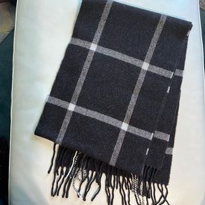 New Italian Woollen Treasures scarf